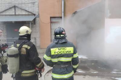 Пять пожарных машин тушили «Пятёрочку» на улице Космонавтов в Рязани