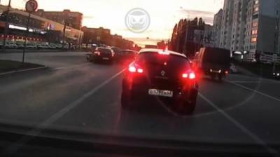 Момент столкновения двух авто на пр. Строителей попал на камеру