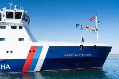Для охраны границ на Сахалин Севморпутем прибыло ледовое судно «Адмирал Угрюмов»
