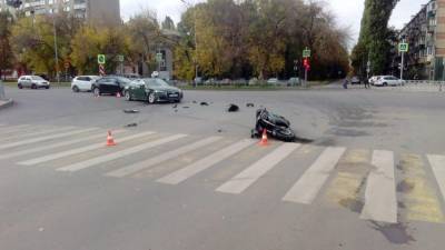 Два байкера получили травмы в ДТП в Липецке