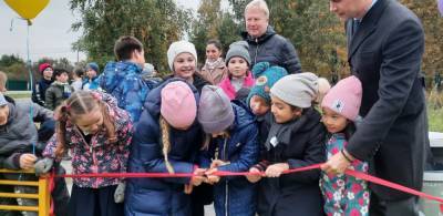 В деревне Поздняково открыли губернаторскую детскую площадку