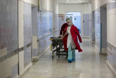 В Зауралье из-за роста числа заболевших коронавирусом увеличивают число коек в больницах