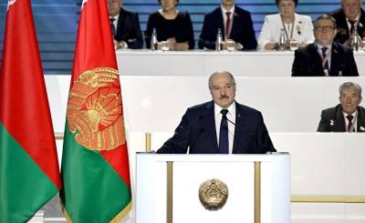 В раздумьях о новой конституции Лукашенко лавирует между жаждой власти и диктатом Москвы