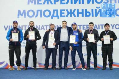 Участники Международного межрелигиозного молодёжного форума встретились с именитыми дагестанскими спортсменами