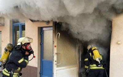 В Киеве возник пожар в гимназии