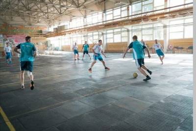 Спортшколы Брянска продолжат тренировки в манеже «Локомотив»