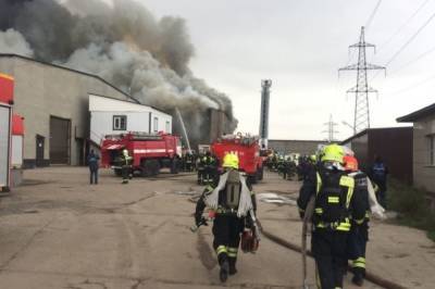 В Новой Москве произошел крупный пожар на складе со стройматериалами