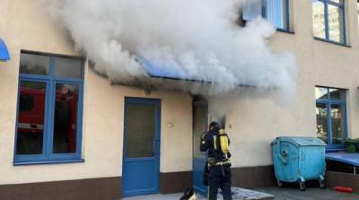 В Киеве горела гимназия, школьников эвакуировали