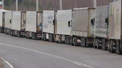 На Кубани временно ограничили движение грузовиков из-за ураганного ветра