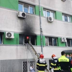 В Румынии девять человек погибли при пожаре в COVID-больнице. Фото