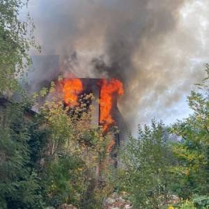 На территории бывшего завода в Мукачево произошел пожар. Фото. Видео