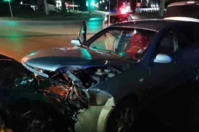 В Таганроге водитель «Шевроле» пострадал в столкновении с ВАЗом