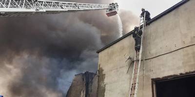 В Новой Москве потушили крупный пожар на складе со стройматериалами