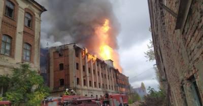 На Закарпатье тушат масштабный пожар в здании бывшего завода &quot;Мукачевприбор&quot; (ФОТО, ВИДЕО)