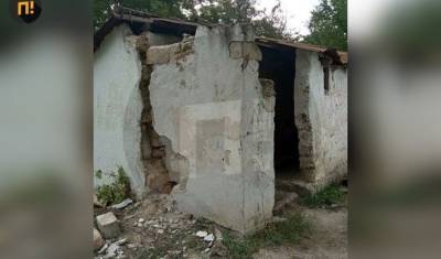 Родителей в Крыму возмутил выгребной «деревенский туалет» в школе