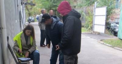 В Киеве из пневматики ранили водителя главы Госархива (фото)