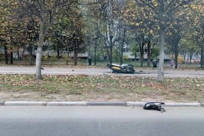 В центре Твери произошла смертельная авария: ударом мотоцикл выбросило на тротуар
