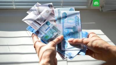 10 000 рублей хотят выплачивать всем россиянам ежемесячно