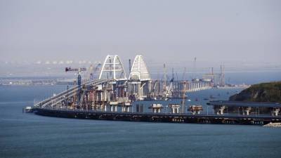 Более 2,26 млн большегрузов проехали по Крымскому мосту за три года