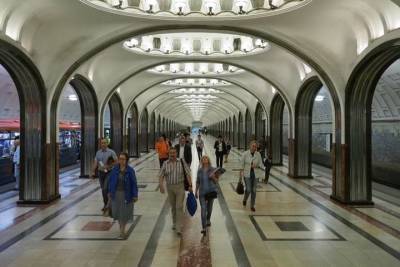 Мужчина украл у знакомого в вагоне метро почти 300 тысяч рублей