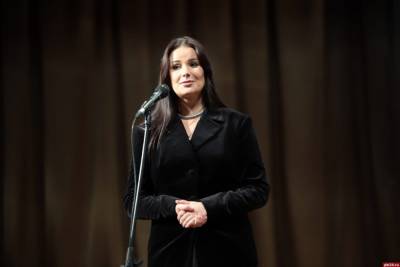 «Мисс Вселенная» открыла благотворительный концерт в псковском колледже