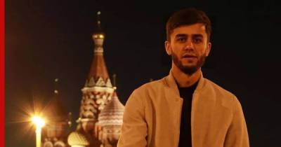 Таджикского блогера депортируют из России за интимную фотосессию