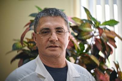 Доктор Мясников оценил способность коронавируса провоцировать рак