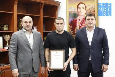 В Минспорта Дагестана наградили Магомеда Алишева за развитие футбола