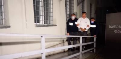 МВД Грузии опубликовало видео с Саакашвили в наручниках