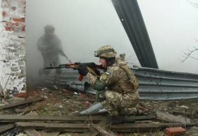 На Донбассе двое военных получили ранения
