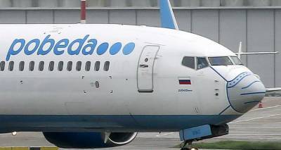 В аэропорту Астрахани самолет врезался в топливозаправщик