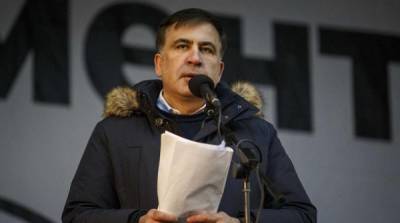Появились кадры с закованным в наручники Саакашвили