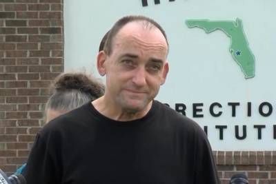 Ошибочно отсидевший 37 лет американец подал в суд на причастных к приговору - mk.ru - шт.Флорида - county Bay - Tampa