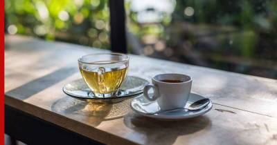 Кофе или чай: о пользе популярных утренних напитков рассказали ученые