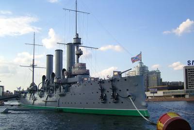 Два петербуржца пытались штурмовать корабль-музей «Аврора»