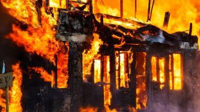 Число погибших при пожаре в частном доме в Кургане возросло до шести