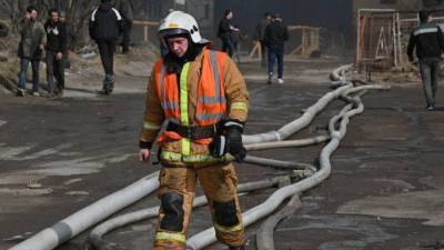 Спасатели полностью ликвидировали пожар в историческом доме в Петербурге