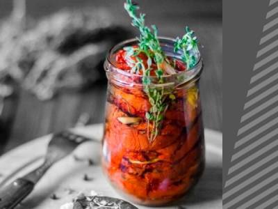 Популярна італійська закуска: рецепт в’ялених помідорів від кухаря з Нью-Йорка