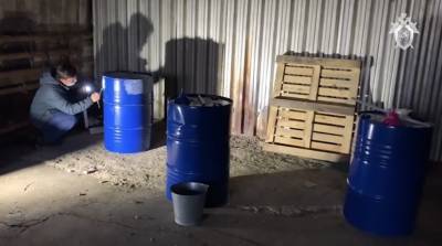 В Орске на складе нашли 11 двухсотлитровых бочек спиртосодержащей жидкости