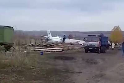Появились кадры с разбившимся в Татарстане самолетом с парашютистами