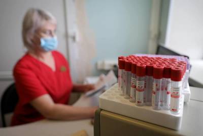Волгоградским госпиталям выдали более тысячи литров антиковидной плазмы
