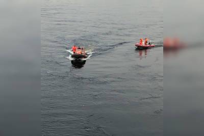 Спасатели прочесывают Неву в поисках пропавшего после ДТП на Большеохтинском мосту мужчины