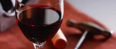 Медики рассказали о пользе красного вина в борьбе с лишним весом