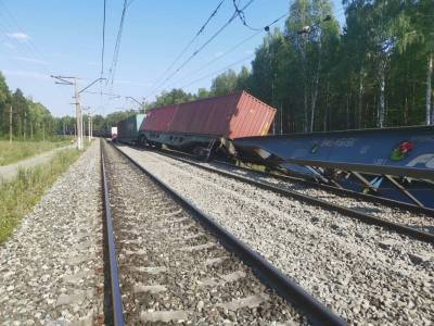 В Челябинской области сошли с рельс локомотив и вагоны с пшеницей