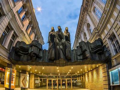 Литовский национальный драматический театр отменяет премьеру из-за обвинений режиссёру в Бельгии