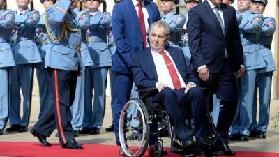Президент Чехии Милош Земан попал в палату интенсивной терапии