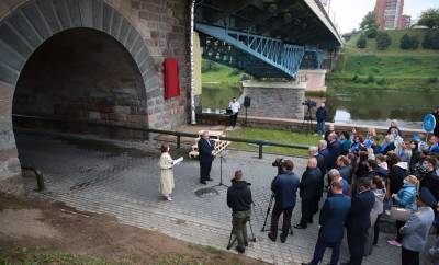 Restored historical plaques in honor of the reunification of Belarus installed on the Old Bridge in Grodno