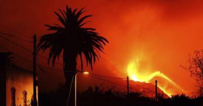 Извержение вулкана на Канарах длится три недели: уничтожено более тысячи зданий
