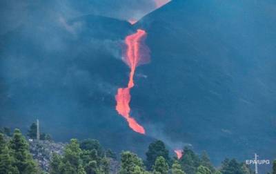 Извержение вулкана на Канарах снова усилилось