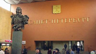 Вход на Московский вокзал Петербурга оцепили из-за подозрительного предмета